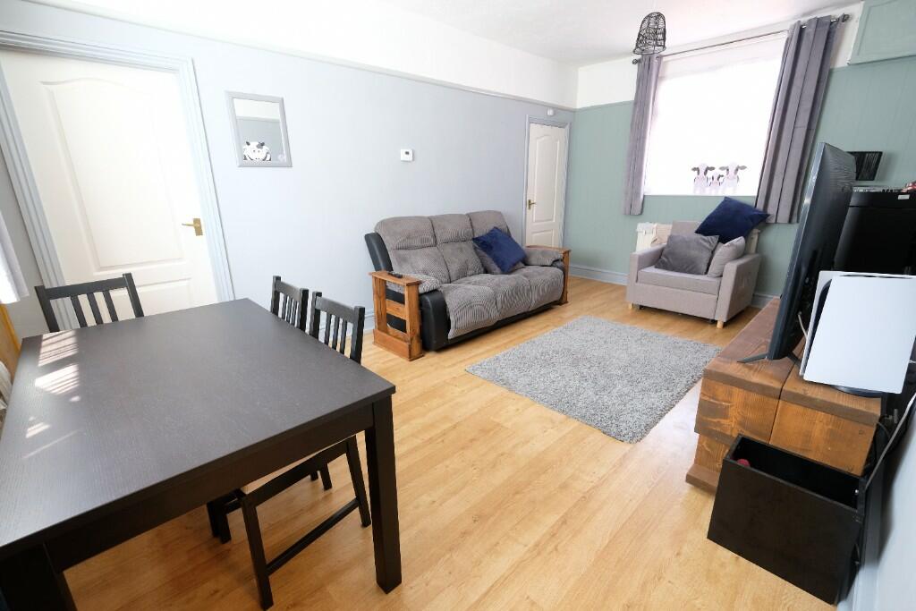 SITTING/DINING ROOM