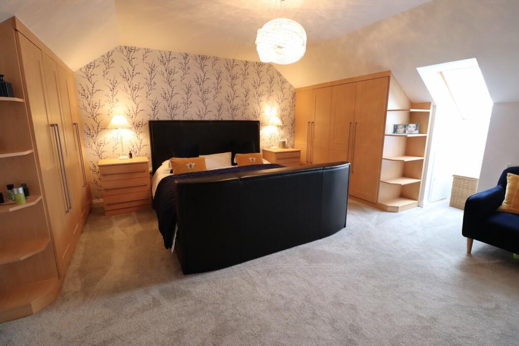 MASTER BEDROOM SUITE