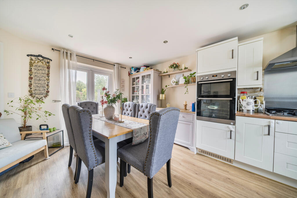 128759810682b25d7b2e93arw