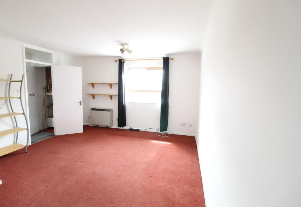 Living Room / Bedroom