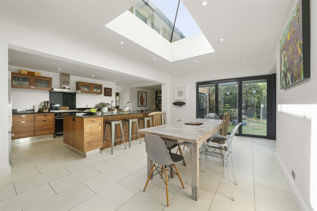 Brackley KT10-011.jpg