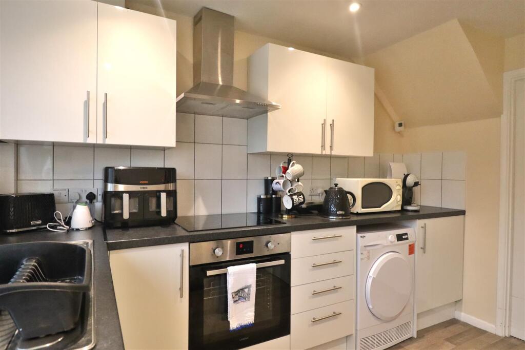 32 Helyers Green 13.JPG