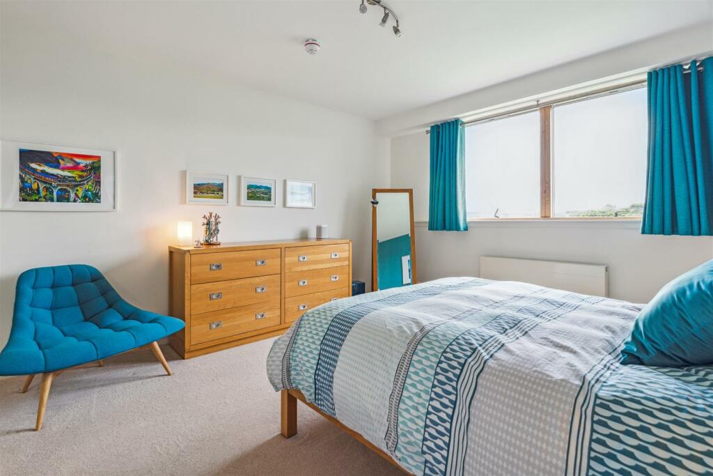 YATES HELLIER - 5 1 305 Glasgow Harbour Terraces (
