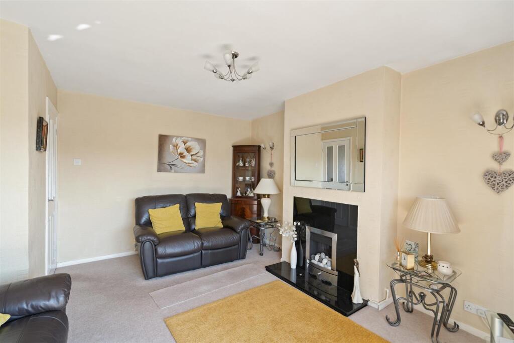 8 Romford Close_7.jpg