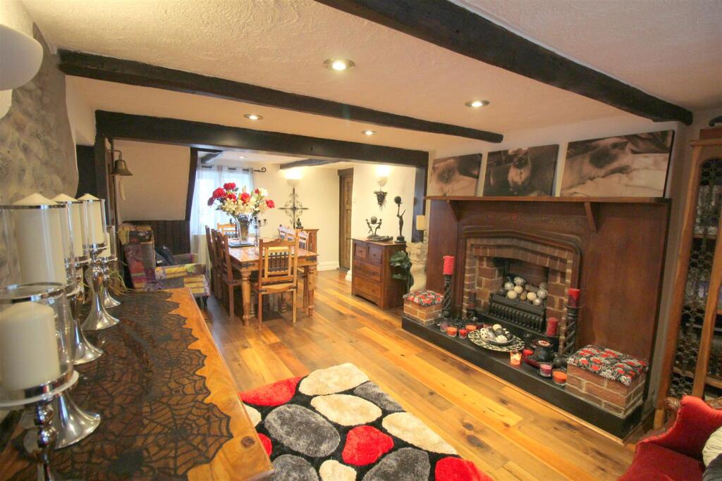 Leach Lodge Farm dining 4.JPG