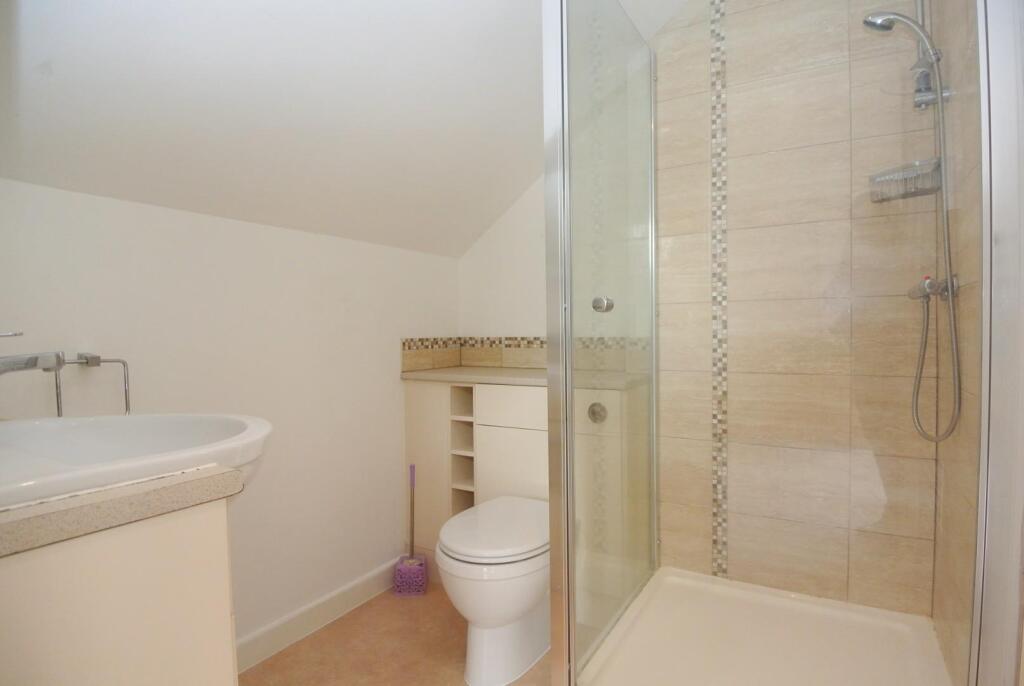 LH En Suite.jpg
