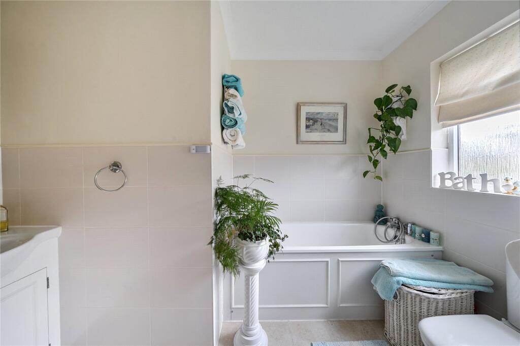 Leewood Way, Effingham, KT24