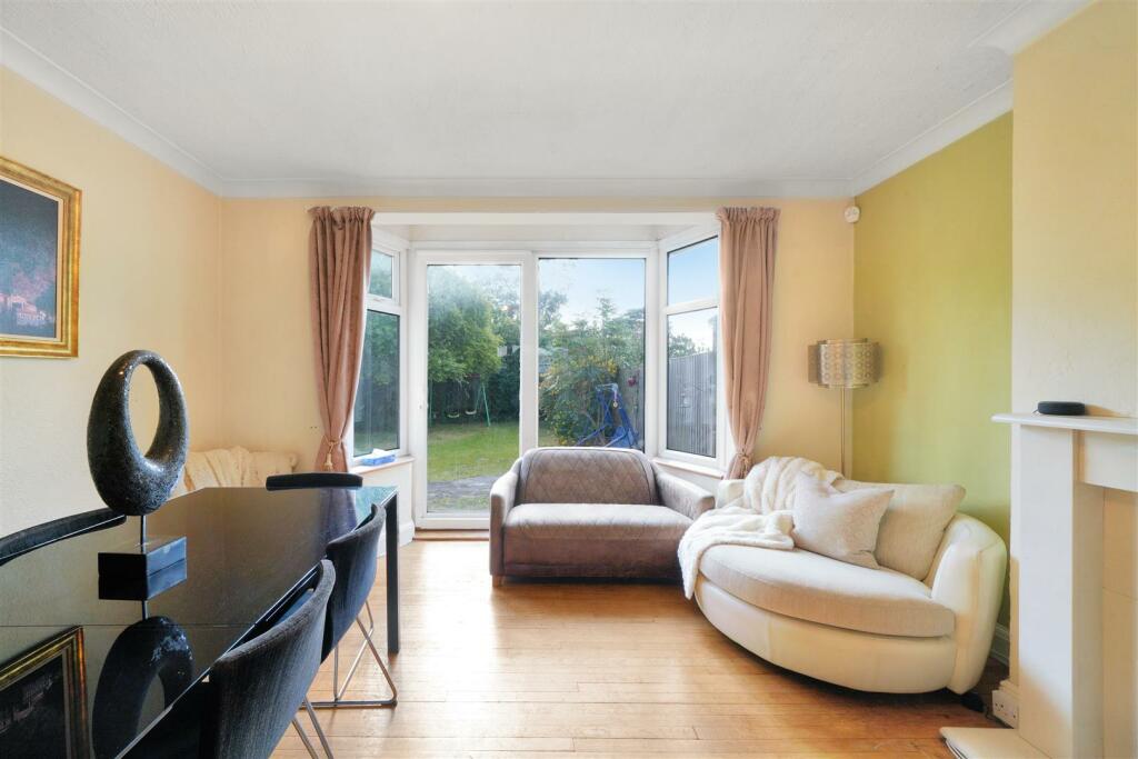 19 The Crescent - bl3xXt2K46htC9rk2UNl.jpg