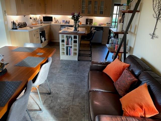 Dining kitchen
