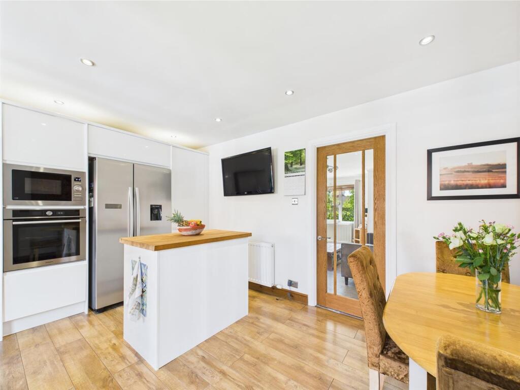 Kitchen dining 2.jpg