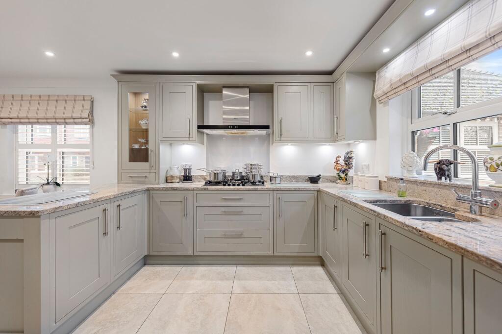 KITCHEN/BREAKFAST ROOM