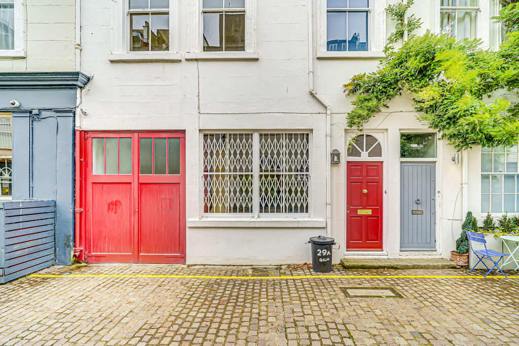 Queen'sGateMews29...