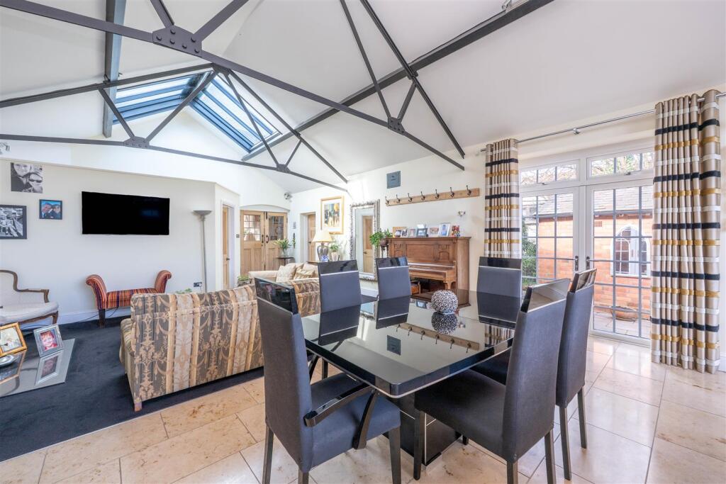Open Plan Dining Kitchen Living Area