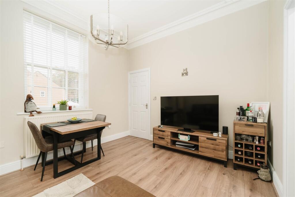 Living Room-3.jpg