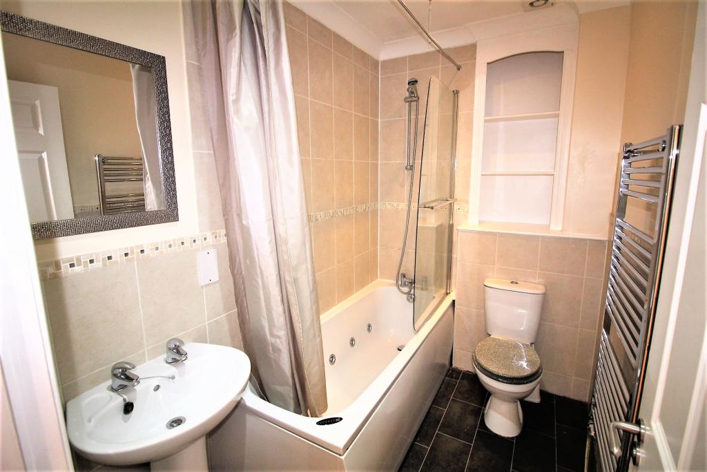 BATHROOM 1.JPG