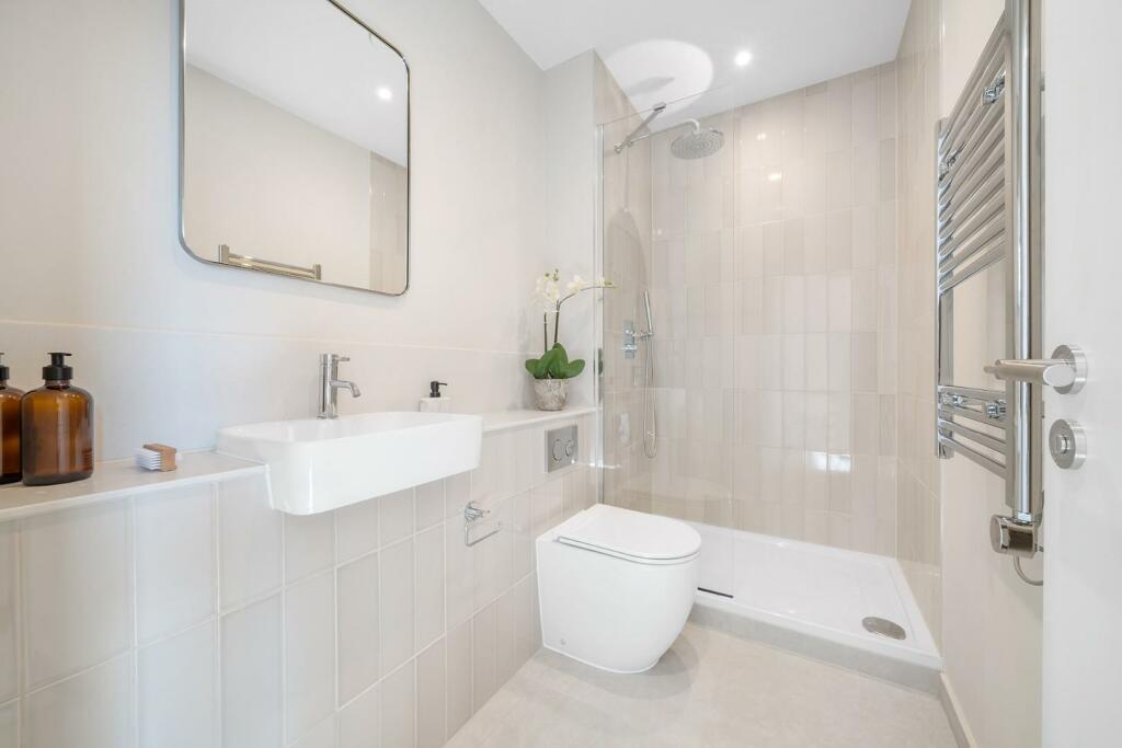 Bathroom (1).jpg