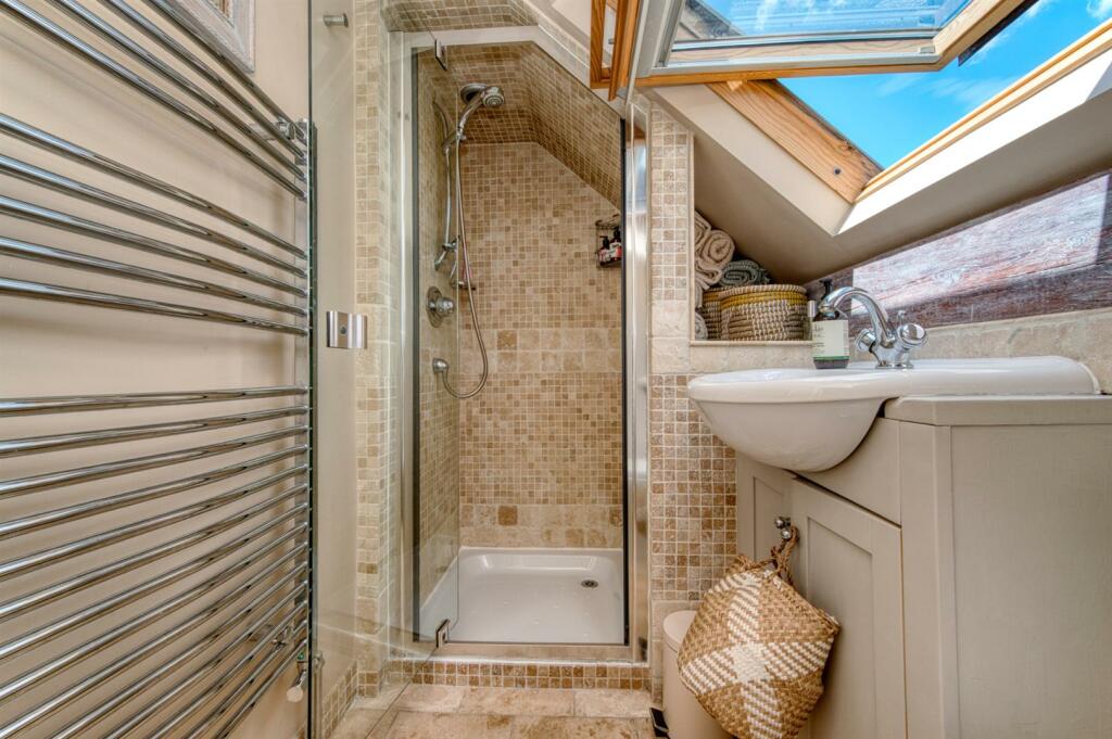 En-suite shower room.jpg