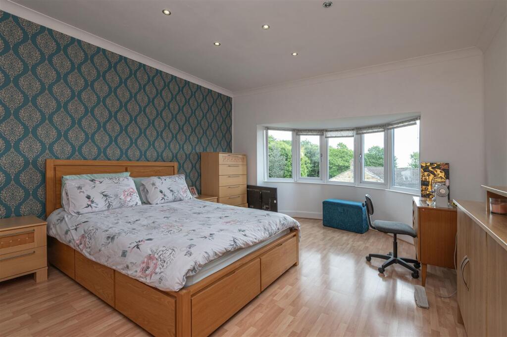 50 - 14 Broomfield Road HD2 2HG.jpg