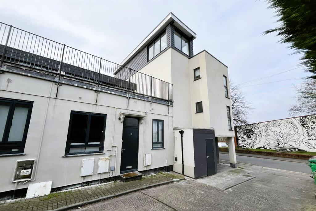 1 - 4 The Parade Church Road &amp; 2 Chapel Road, Bish
