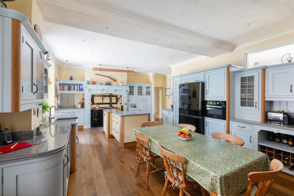 Kitchen / Breakfast Room