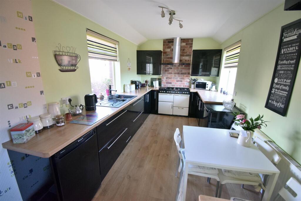 Kitchen/Breakfast Room