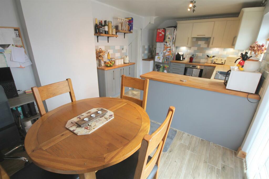 WR Kitchen v.JPG