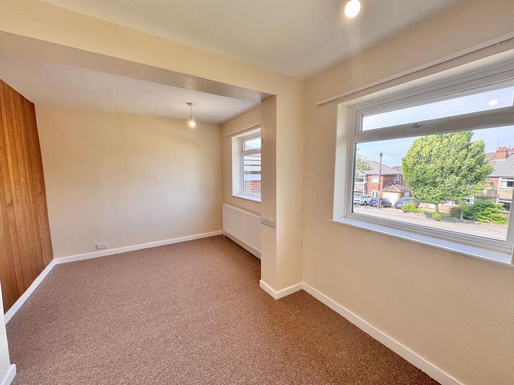 Bedroom (front left)