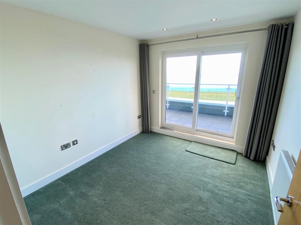 15 Whitewater Apartments Bedroom 2
