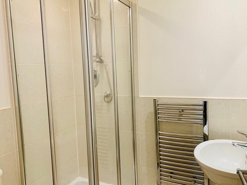 EN SUITE SHOWER ROOM