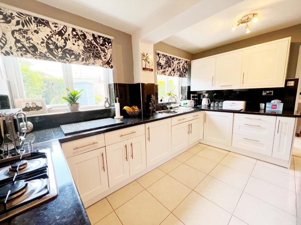 Kitchen pic 3.jpg