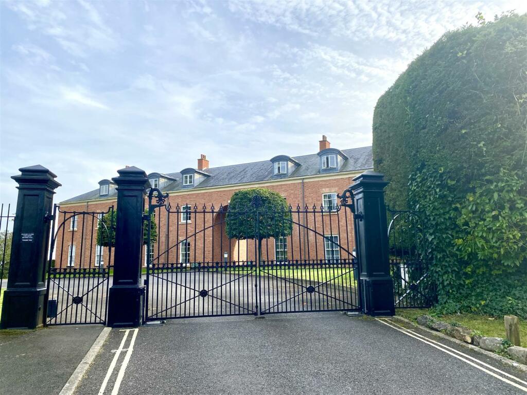 GARDENS &amp; GROUNDS