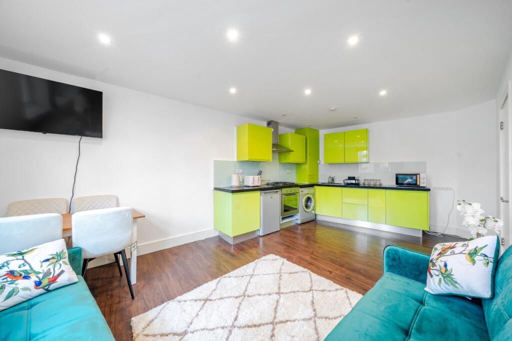 1304969-10-683eed...