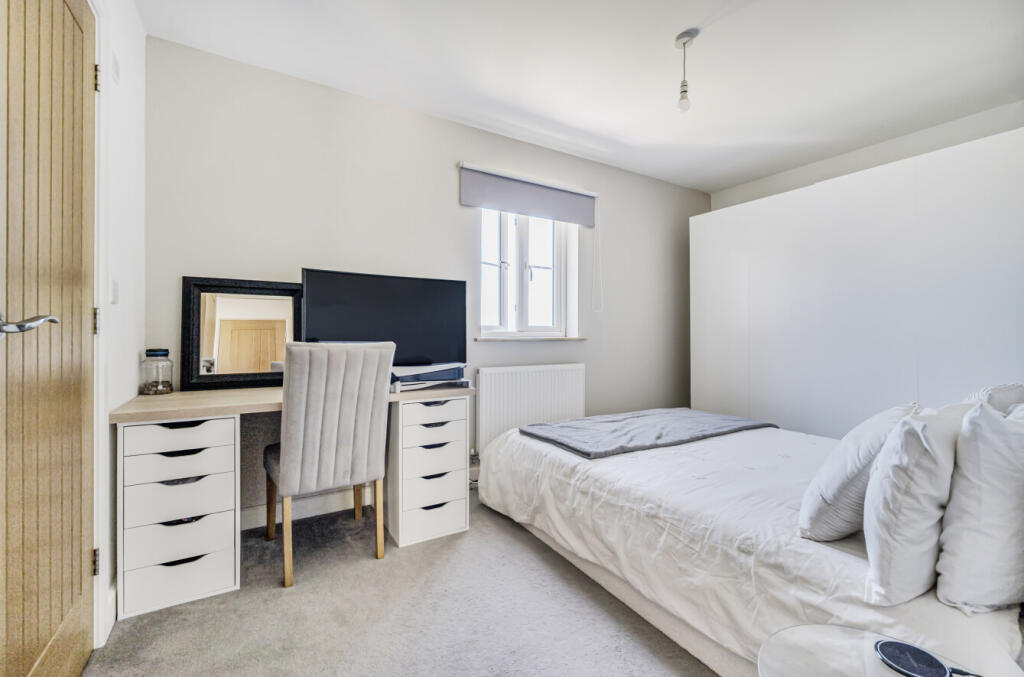 1320587-4-687102a...