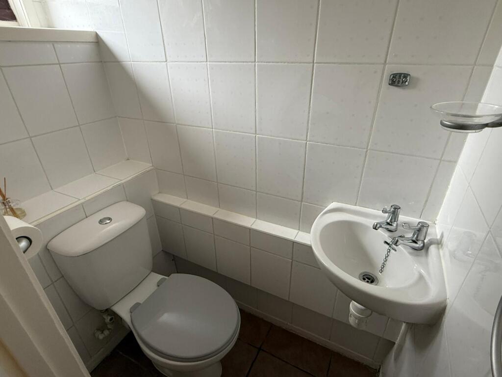 Cloakroom/wc