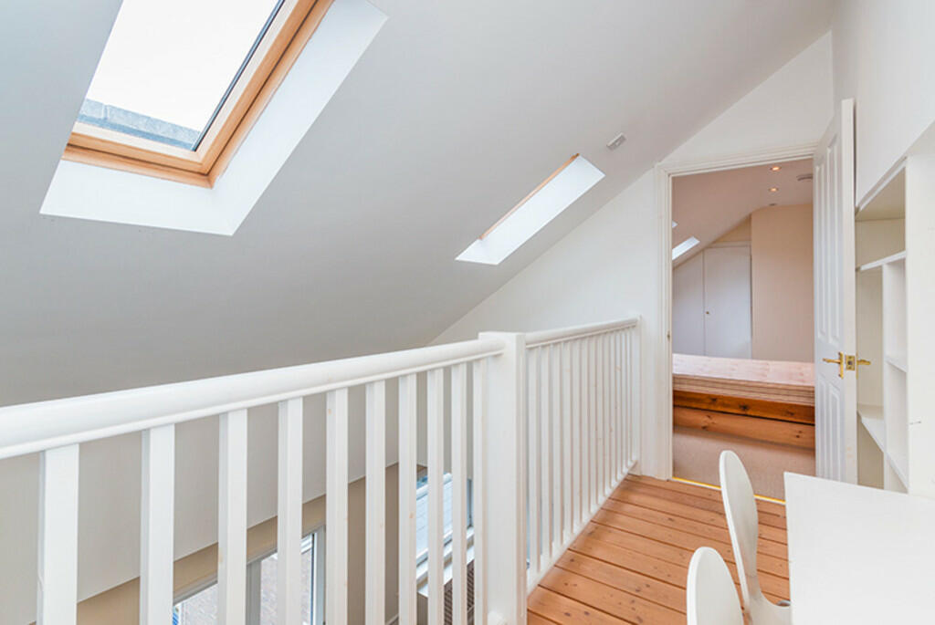 Upper Floor Hallw...