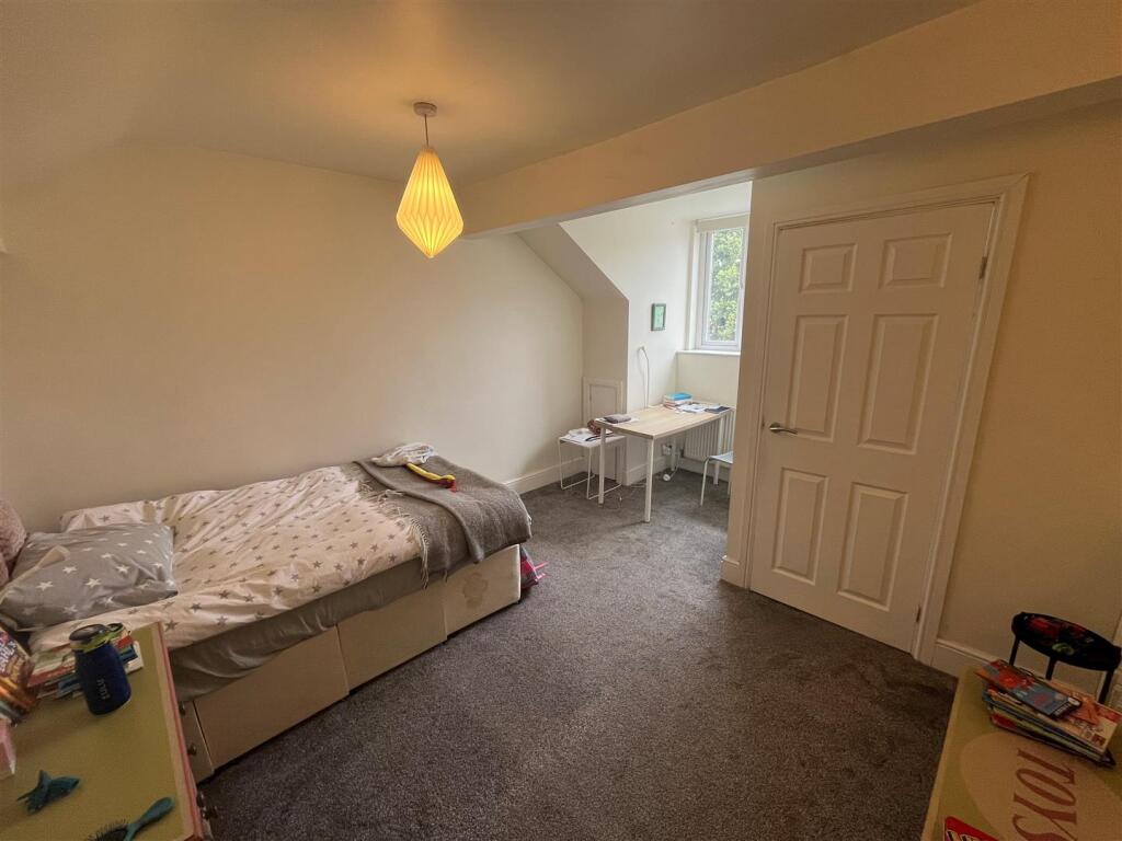 bed 3.jpg