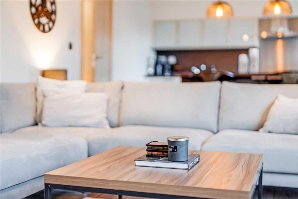 Lounge Area (3)