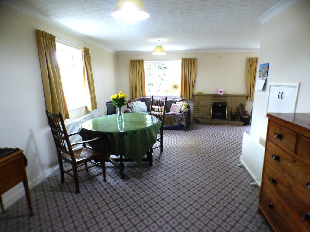 Sitting/Dining Room