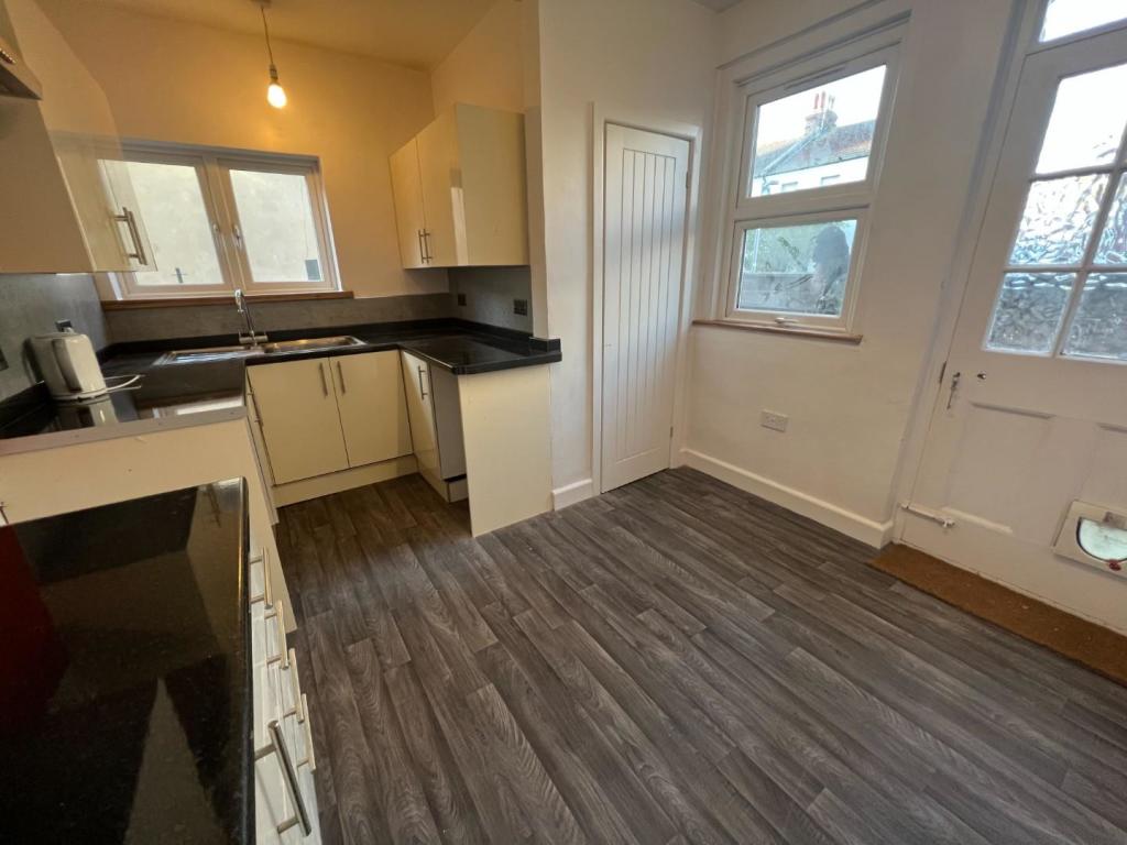 50 Susans Road  kitchen 2.jpg