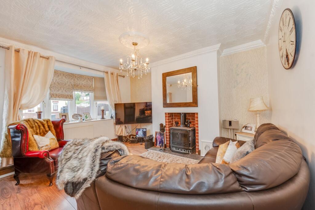 KITCHEN, LOUNGE AND DINING ROOM