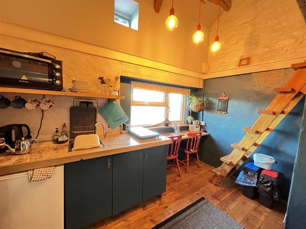 Kitchen/living area