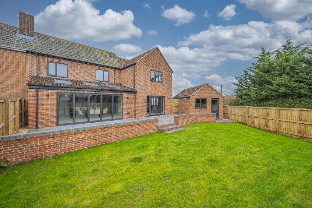 Rear of the Property - EweMove Swindon South