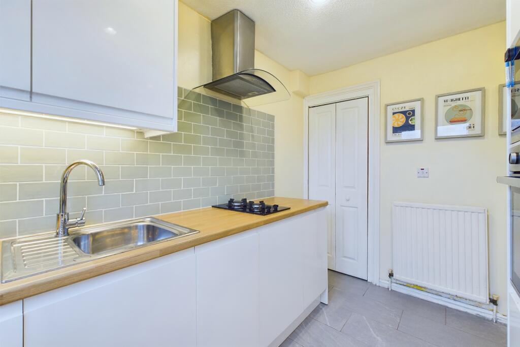 CAM03162G0-PR0204-STILL011