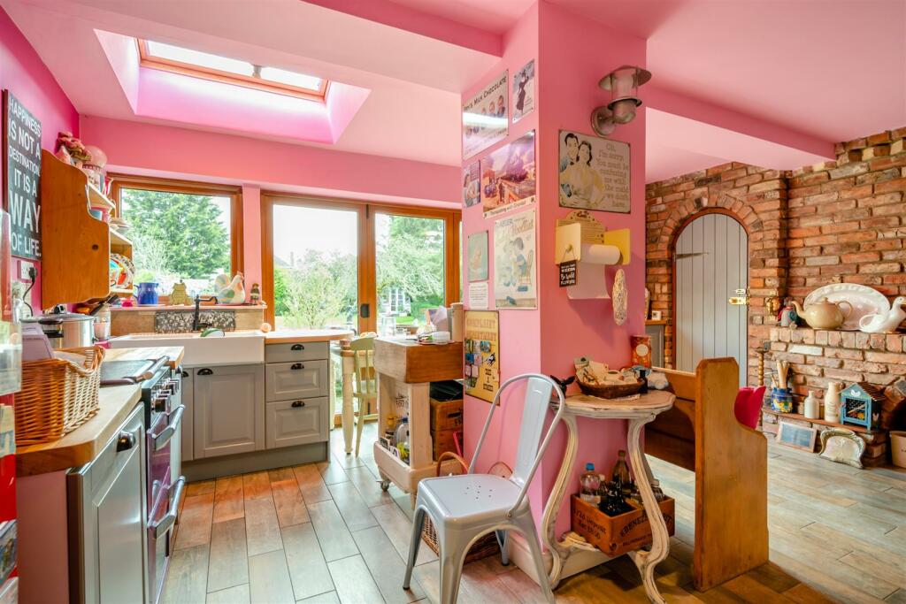 8584128-interior06.jpg