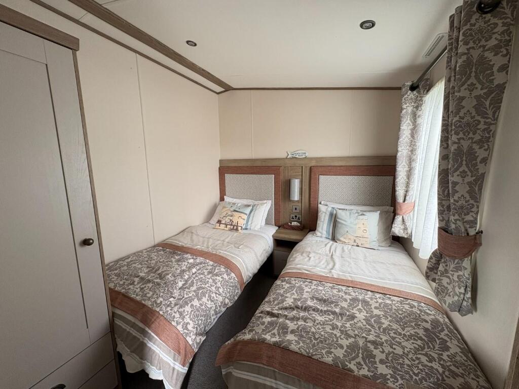 Bedroom 2.JPEG