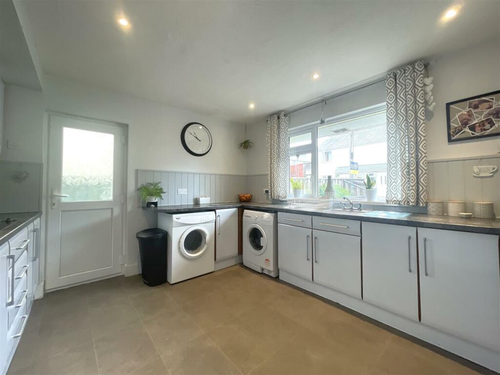 Kitchen (2).jpg