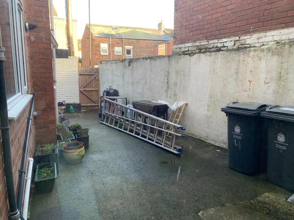 shared yard.JPEG