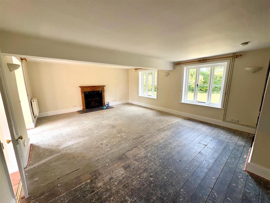 Living Room Cont.jpg