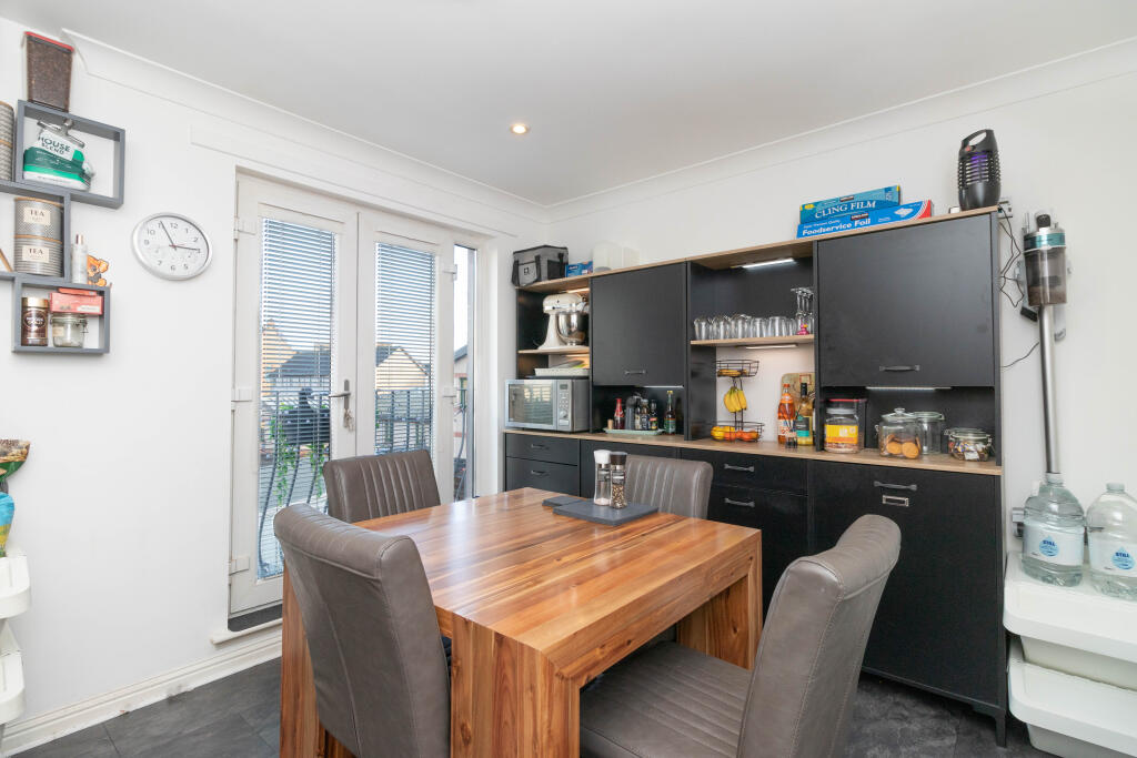 Kitchen/Dining Area