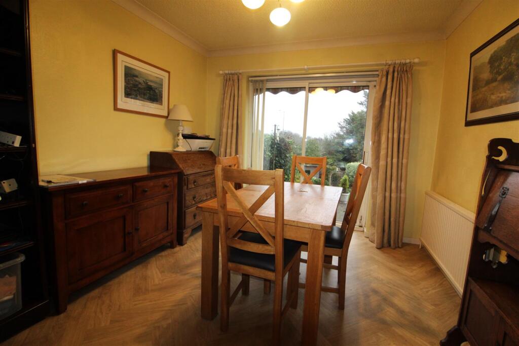 e dining room.JPG